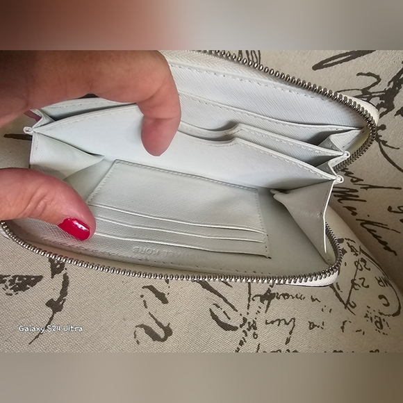 Michael Kors White w/ blk Polka Dot Fulton Multifunction Phone Case Wallet GUC - Picture 14 of 16